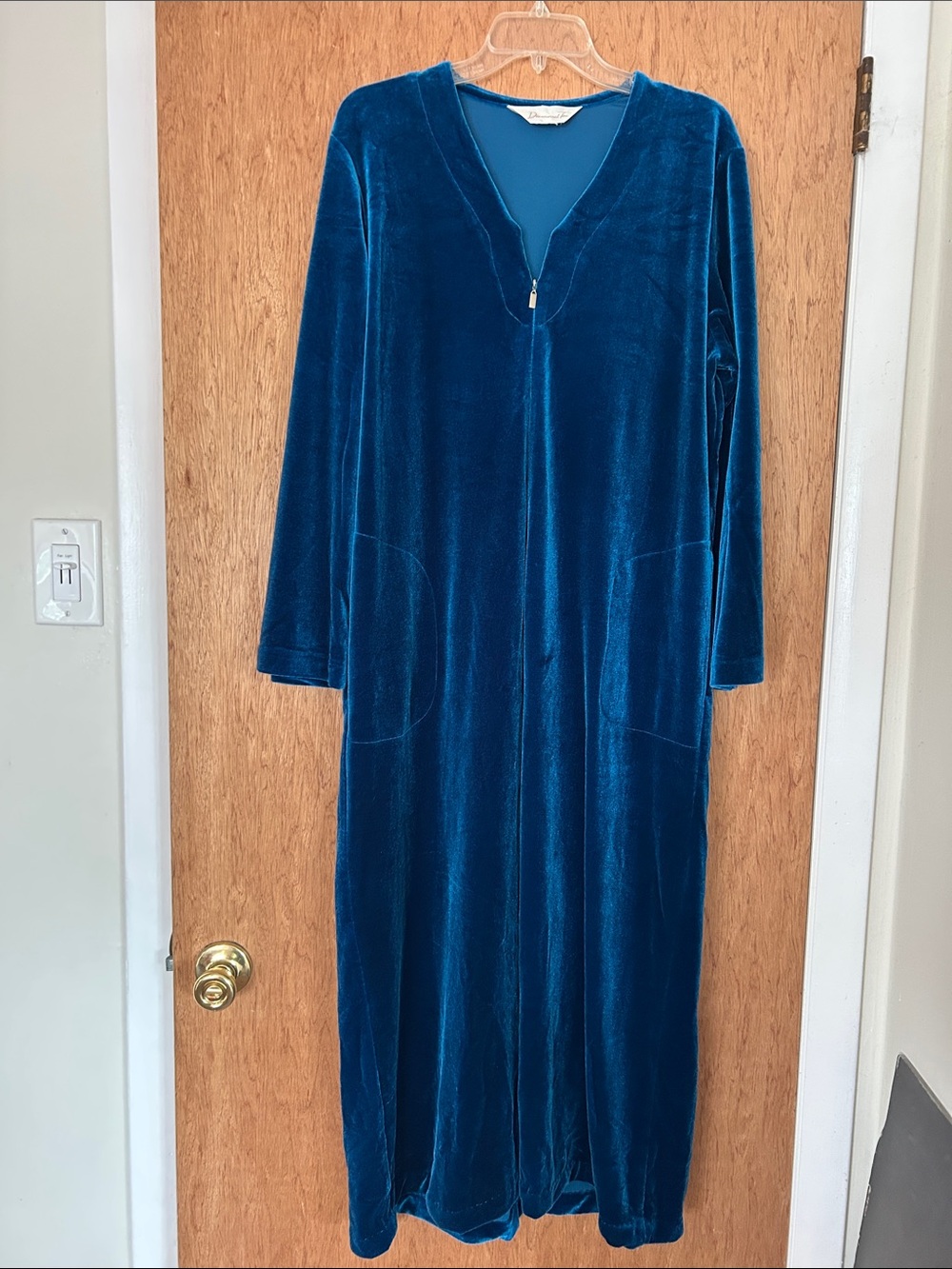 Diamond Supply Co. Teal Velvet V-Neck Robe size L